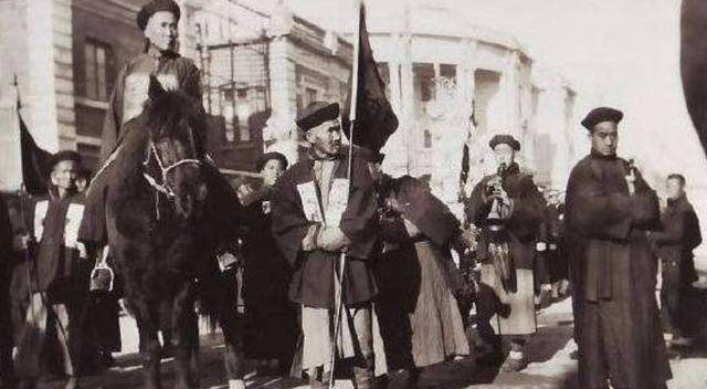 张勋只有五千辫子军,是怎么复辟成功的?这个人很关键