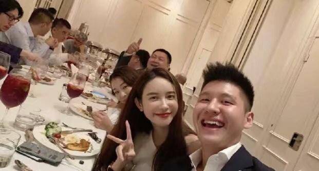 老总配老婆_华为老总任三老婆照片(2)