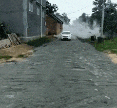 搞笑gif开心一刻:这个小姐姐笑起来真好看呀