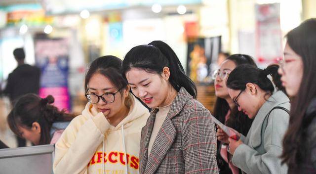 教育部重磅通知，大学生：开心但仍有顾虑？网友：硕士不够，本科来凑