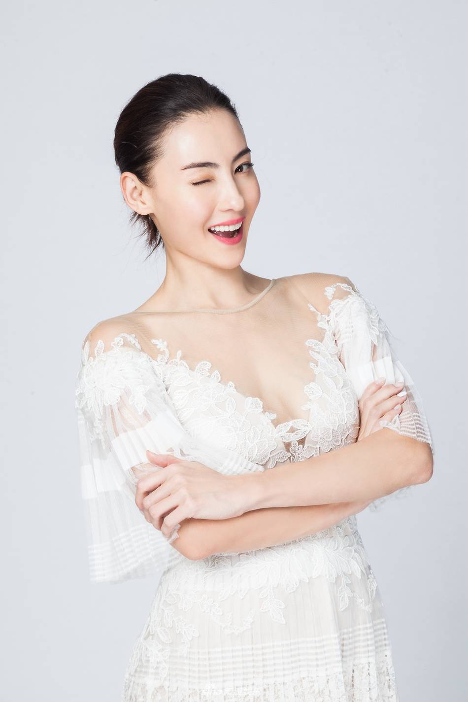 张柏芝晒亲子片段三胎小王子正面照曝光活泼可爱（图）