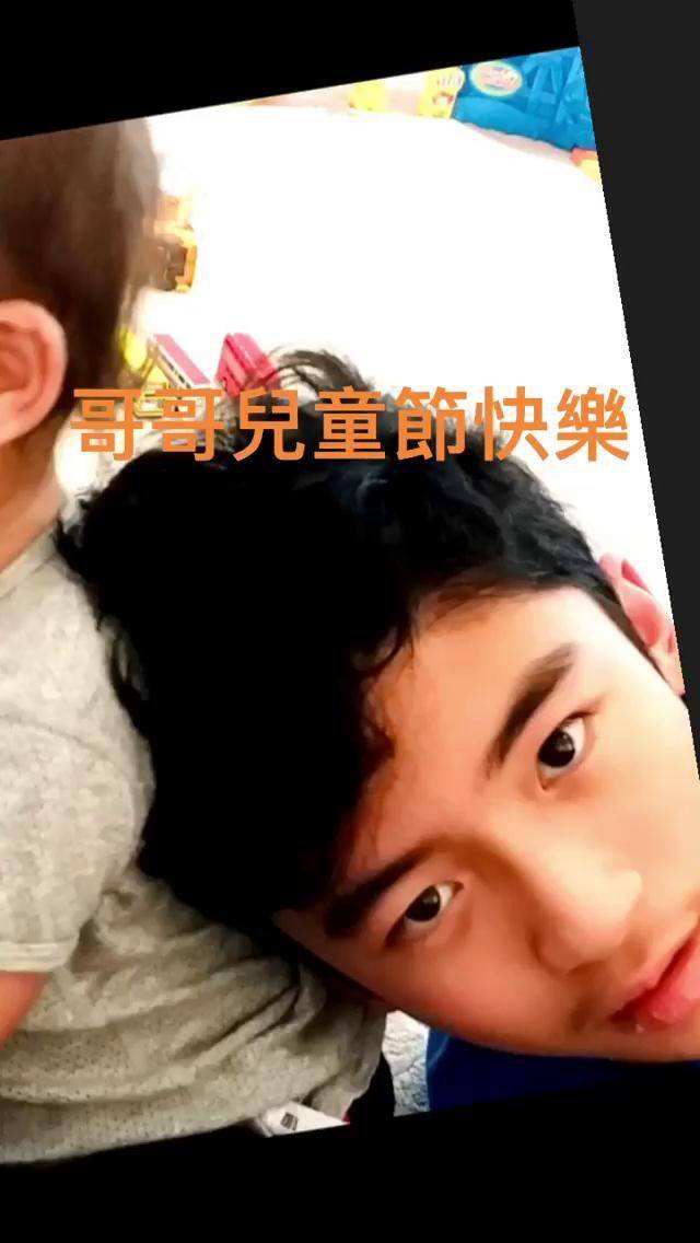 张柏芝儿童节公开长子有爱画面，Lucas依偎着三弟
