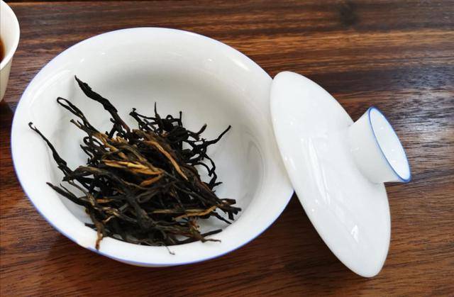 一个茶杯猜成语_看图猜成语(3)