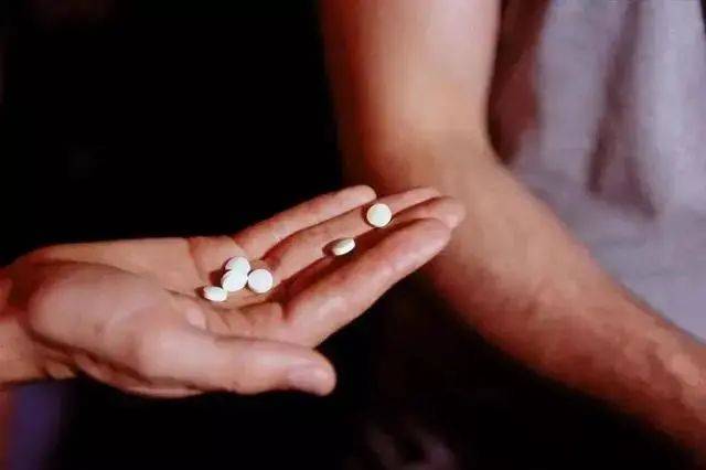 是什么原因引起的尿血 863b3b13354141fcbc30bc4974aee0ef.jpeg