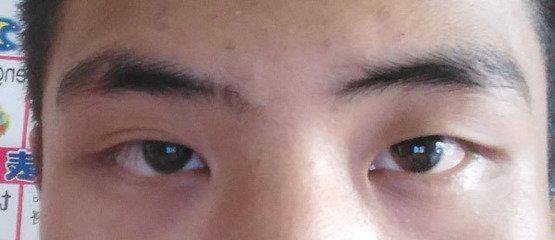 扫把眉是“财散”的象征,很容易见风使舵没有主见容易受他人影响