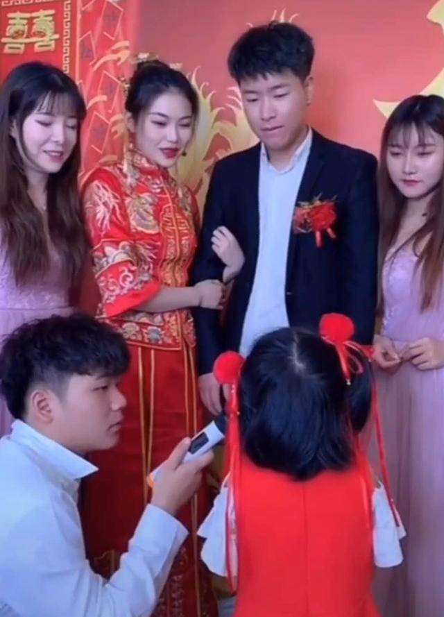 舅舅结婚,外甥女上台送祝福,一句话笑翻所有人,网友:童言无忌金玉良缘收视率 舅舅结婚,外甥女上台送祝福,一句话笑翻所有人,网友:童言无忌金玉良缘收视率