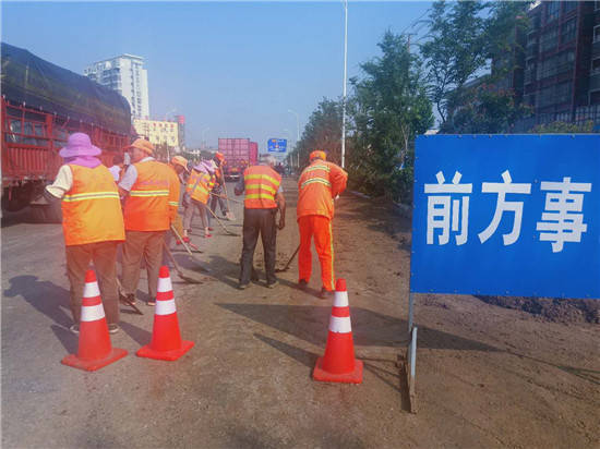 响水县公路站：快速处置路面污染事故 图6