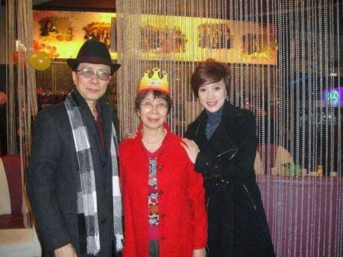 Lisa被经纪人骗500多万，孟广美让前男友卷走数亿