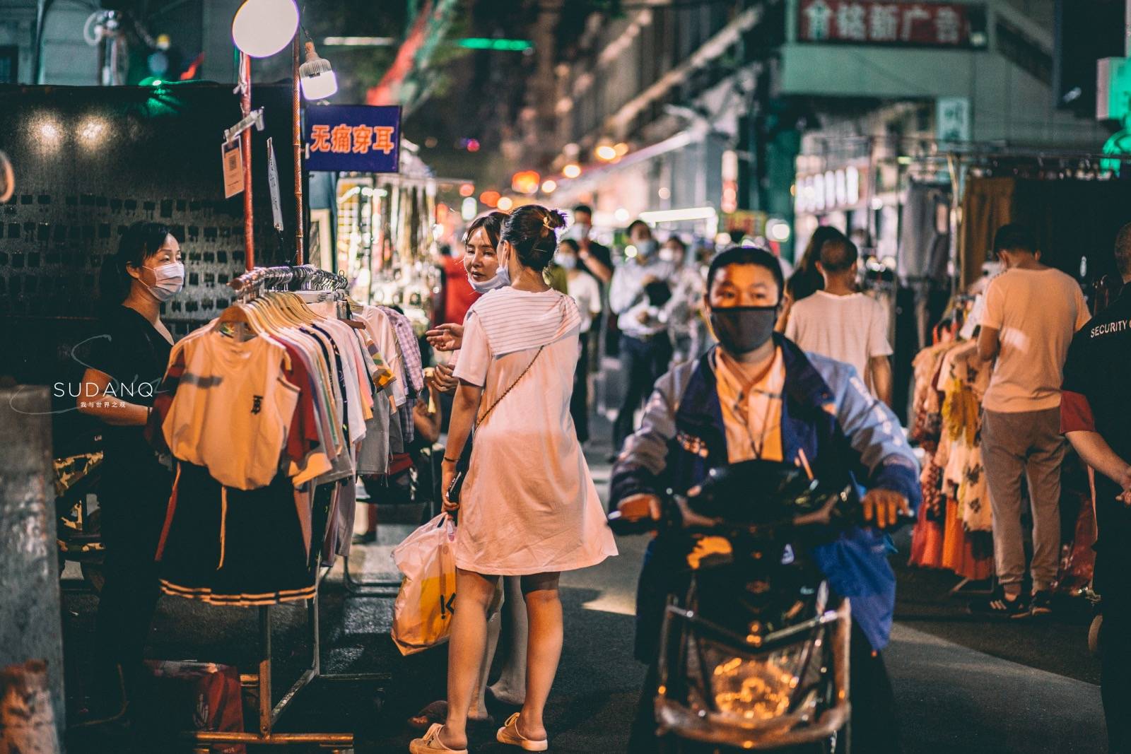 鲜衣怒马下的保成路夜市,烟火气的武汉回来了!