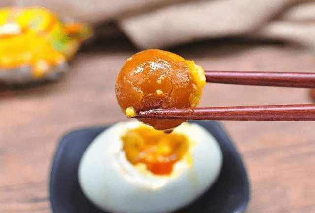 海鸭蛋是怎么流油的 c1896884ab55405e950be531c0a23ca6.png