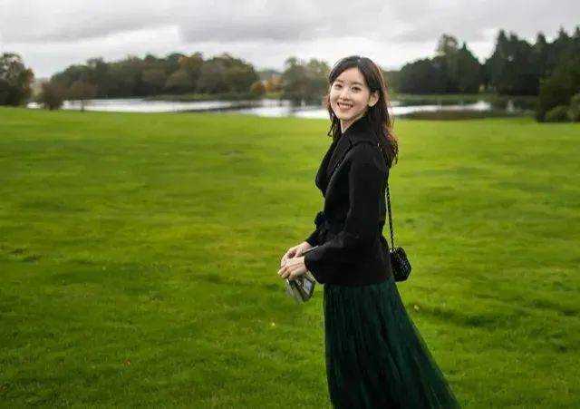 男女地位反转?章泽天剑桥进修结识新大佬,刘强东