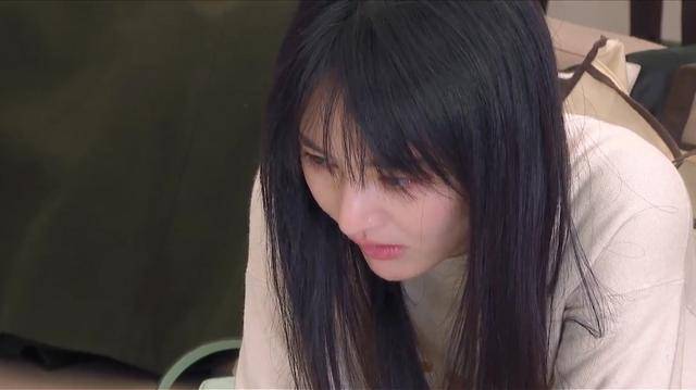 谁会把郑爽拉黑？被拉黑后的她伤心地哭了，而