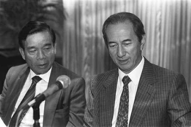 老照片: 81年哈尔滨的冬天 猪肉就这么丢在马路上