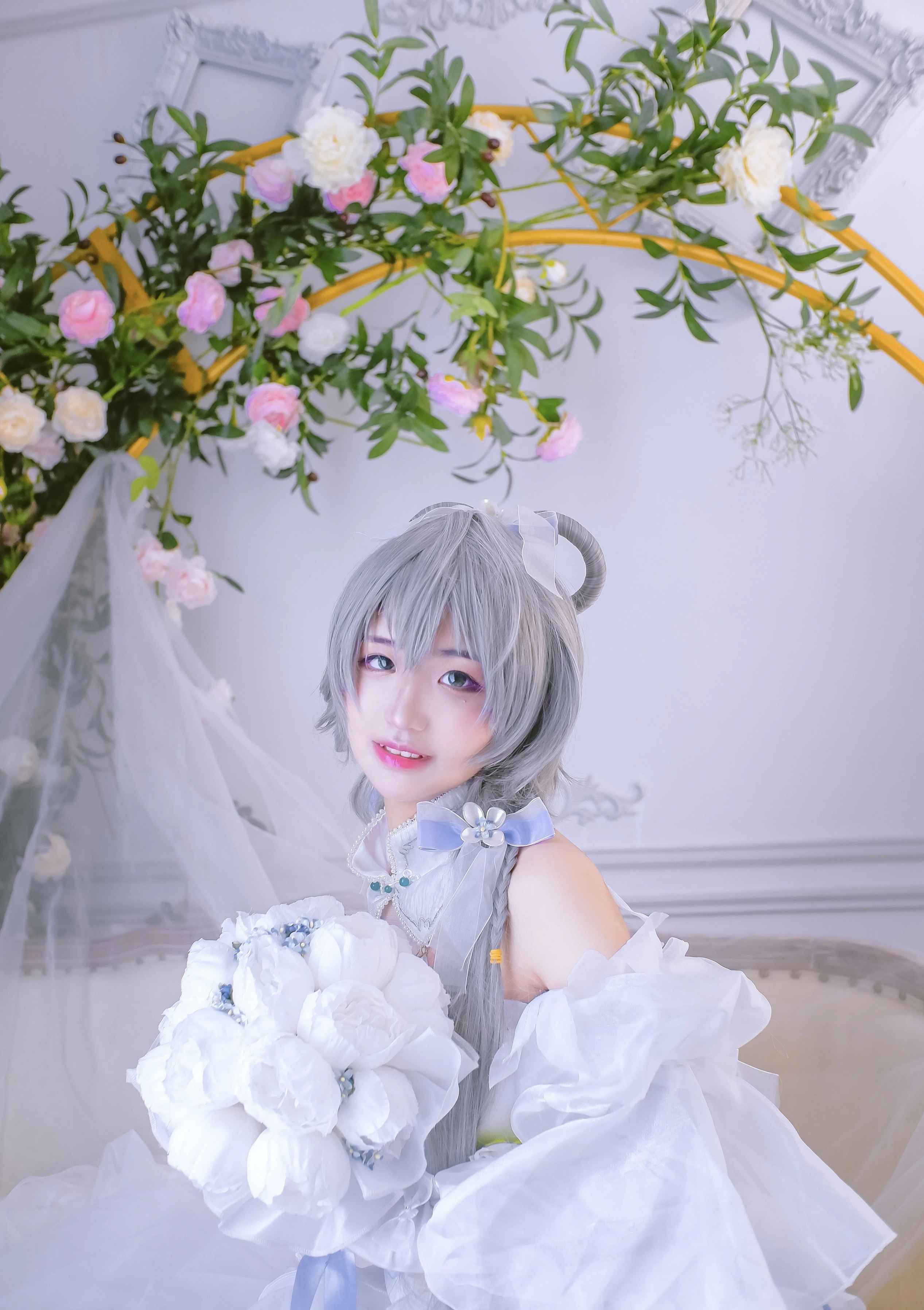 cos:花嫁洛天依,一起见证幸福时刻吧.