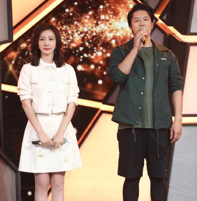 凌潇肃结婚8周年“吃独食” 唐一菲吐槽：要挨打