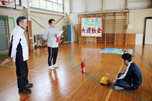 上海“1人幼儿园”引4亿人爆笑，日本这所“1人中学”却让无数人留下眼泪...