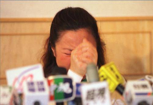 1997年42岁白冰冰惨遭丧女之痛时隔23年发文悼念反遭网友恶评