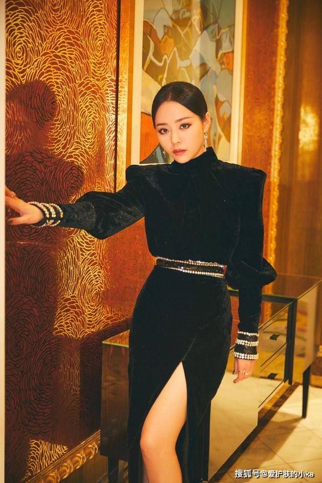 张靓颖现场黑色裙子 94aacaa988b94fc68b81e19c5e1e1e9f.jpeg