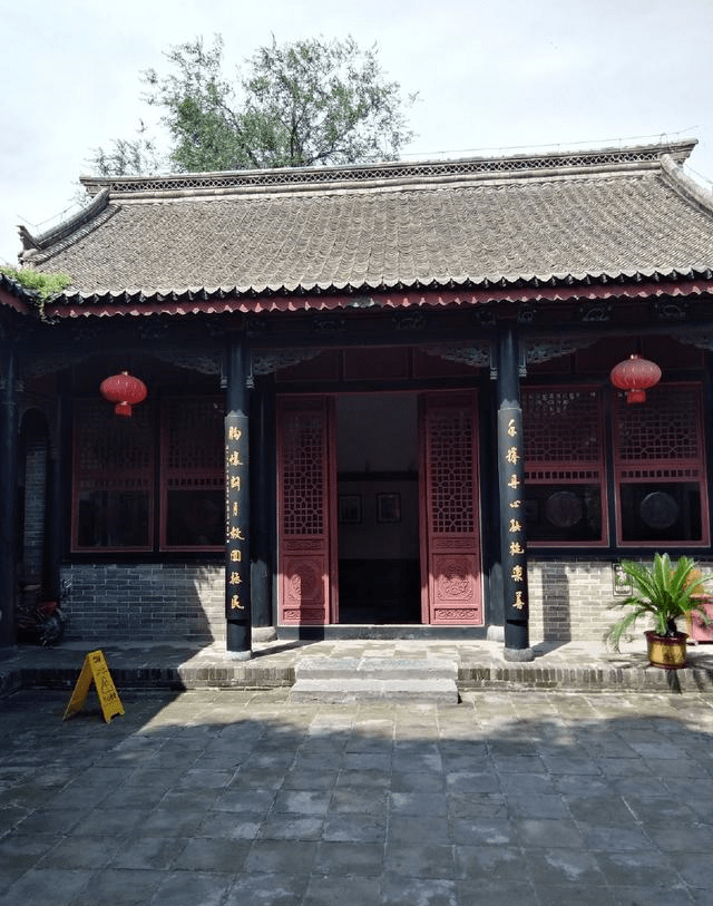 有门廓的房子都是富贵人家.