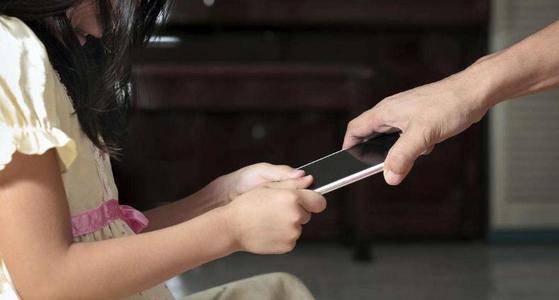 原创毁掉孩子的不是手机，正是父母，李玫瑾告诉你错在哪