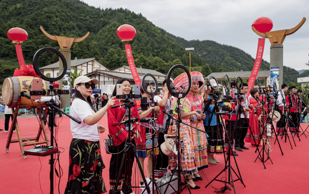 古蔺红第三届大寨苗族乡旅游文化节开幕系列活动持续到8月底