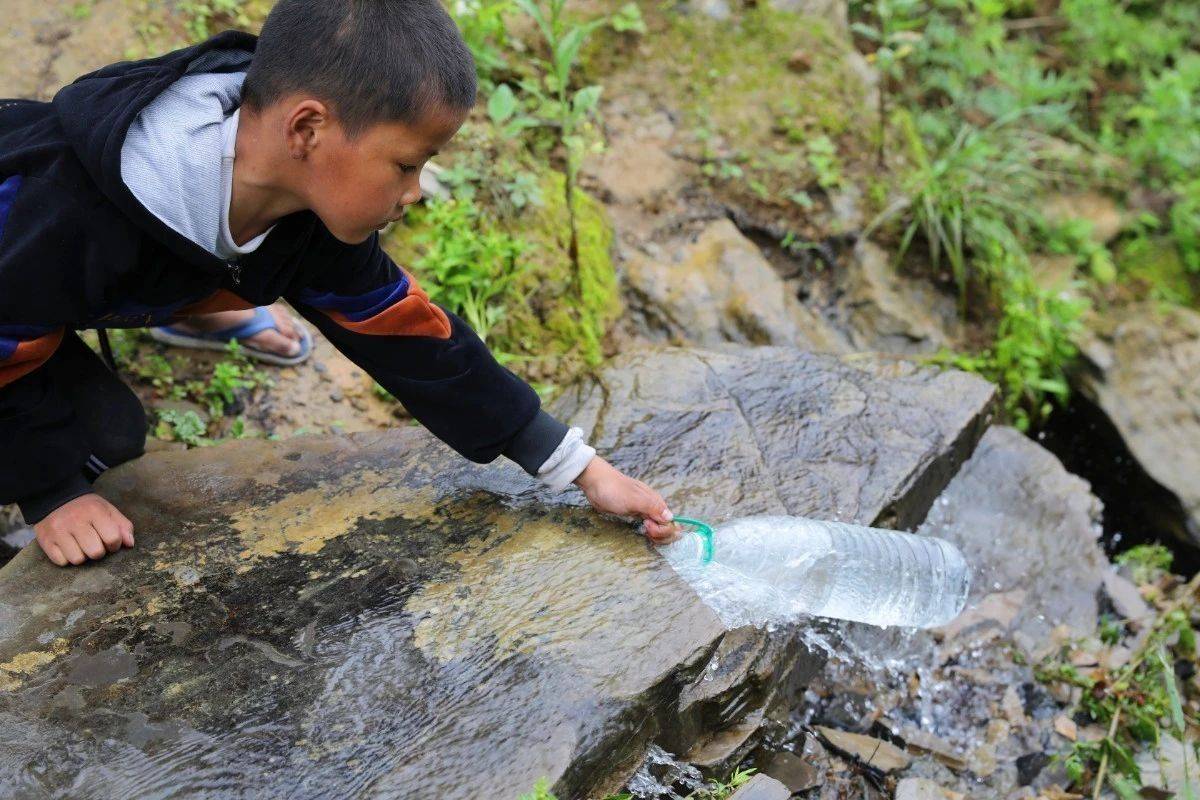 坐落于湘西的大山深处,位置偏远,资源匮乏,是一座典型的贫困山区小学