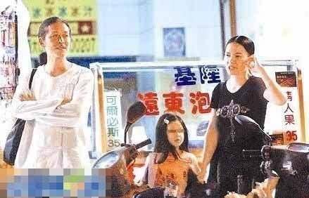 2008年,丈夫带警察捉奸在床并拍下照片,潘