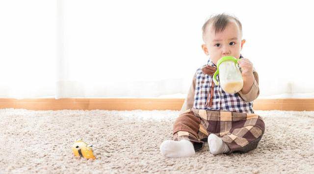 孩子|堪称S遇到XL，原来两岁宝宝身高体重能相差这么大同龄宝宝偶遇