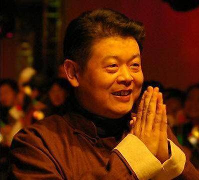 15年前,傅彪换肝2次不幸去世后,葛优帮他养儿子冯小刚