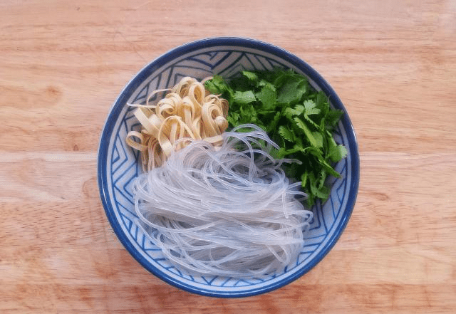 粉丝怎么做好吃带汤图片 b114d4d2183c4760986240f5636f65b4.png