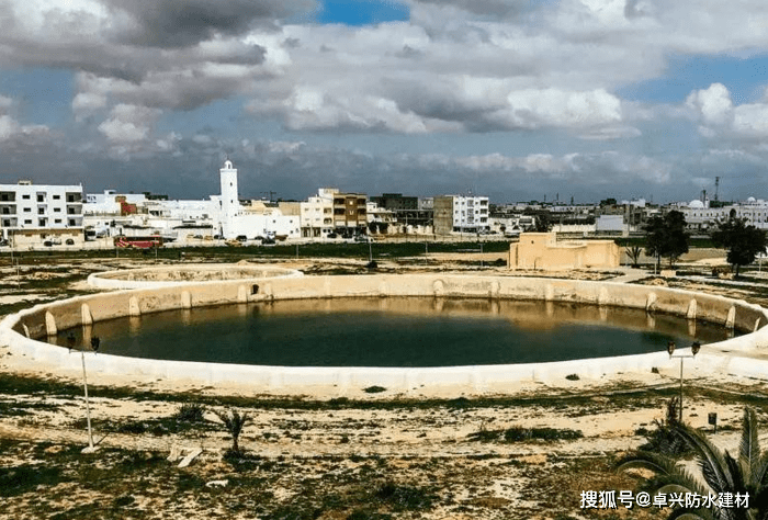 水泥蓄水池漏水怎么办