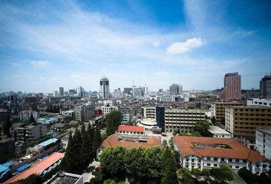 镇江gdp2020年_镇江金山寺(3)