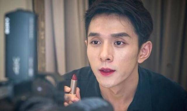 李佳琦薇娅首次同框带货，一哥透露未来方向，