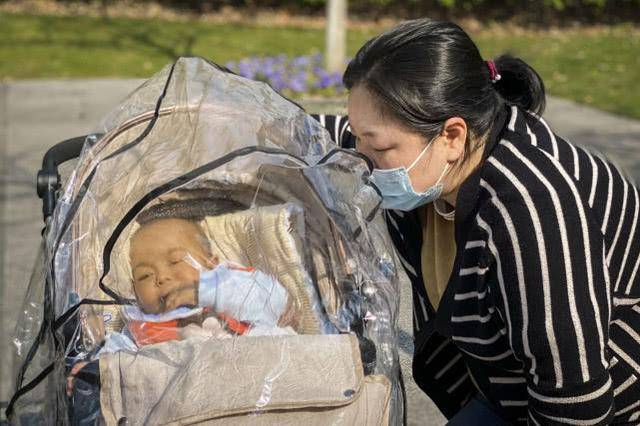 孩子|谁料父亲却找了个借口抛弃母子早产儿突发重症母亲舍命捐肝救子