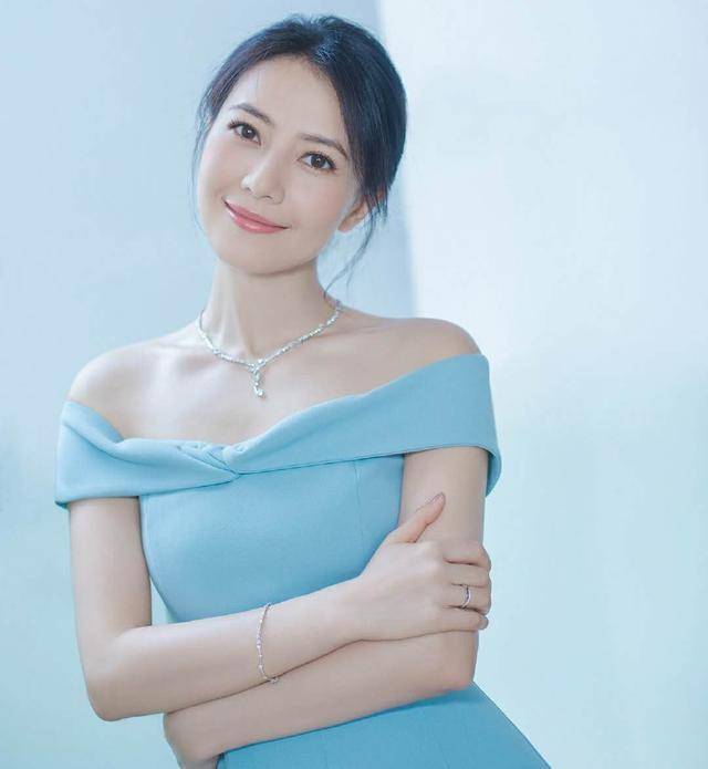女生夏季穿搭方脸 8c5bc2c1432247d4a8b1537ee74409c8.jpeg
