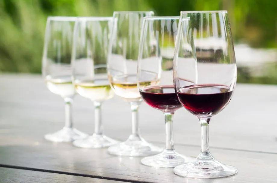 2020年葡萄酒进口量价齐下降，但整个行业指向复苏！