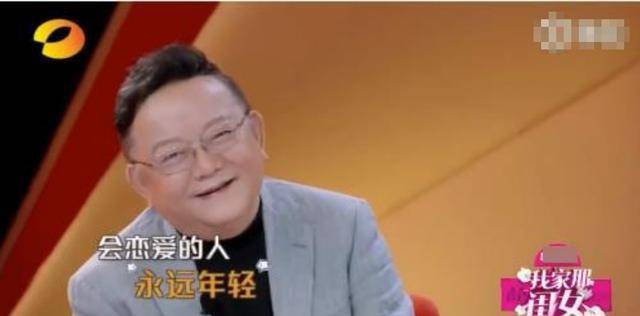 原创不敢老的王刚：网恋小20岁娇妻，和儿子差60岁，凌晨4点挣奶粉钱