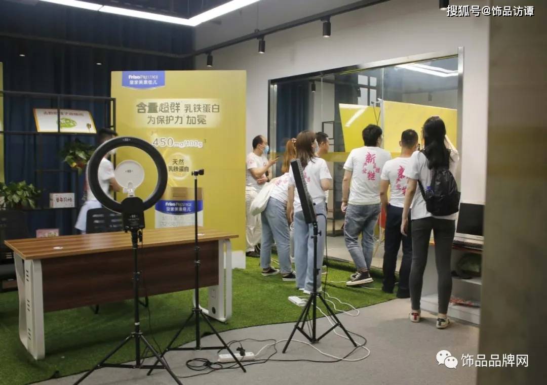 首饰直播间现场直播 2e20796f65ac4513b568750d9f4fc86a.jpeg