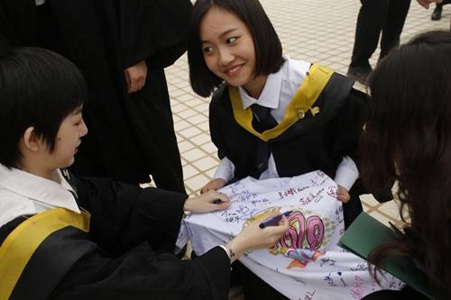 2020年大连世纪中学_大连枫叶国际学校2020届高中毕业典礼隆重举行