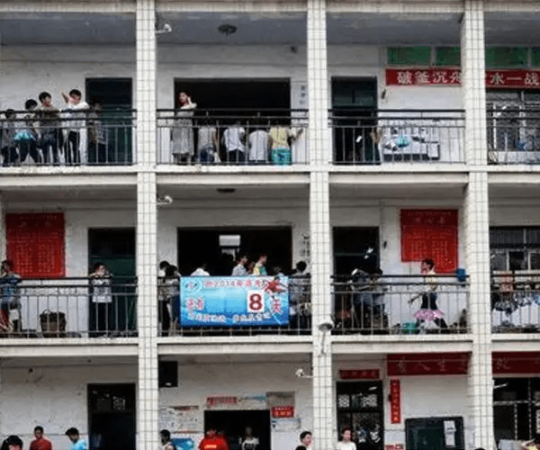郸城|“最牛县高”考前校园照让人泪奔!考上一个大学生,挖掉一个穷根子