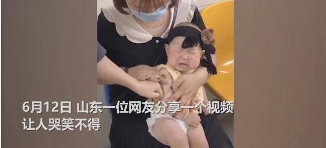 萌娃|激动得连喊10遍“耶”，网友笑称：小可怜萌娃打针时疼到直蹬腿