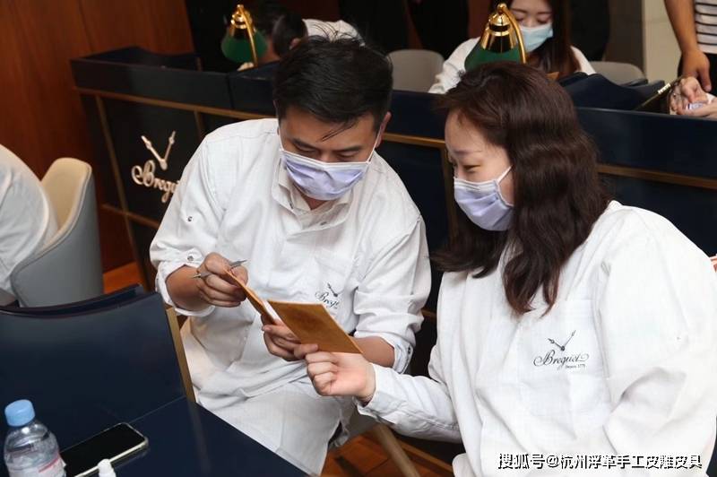 ����ͻ��Ž���Ϻ�վԲ������,�ÿͻ�����Ƥ�ܵĶ�������