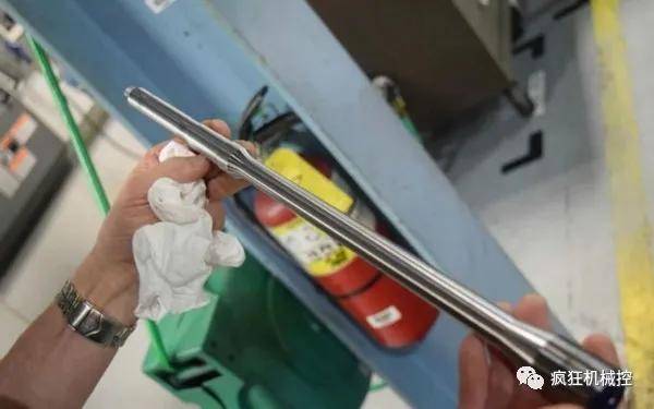 原创枪管为什么不能铸造,非要用铁棒钻出来?