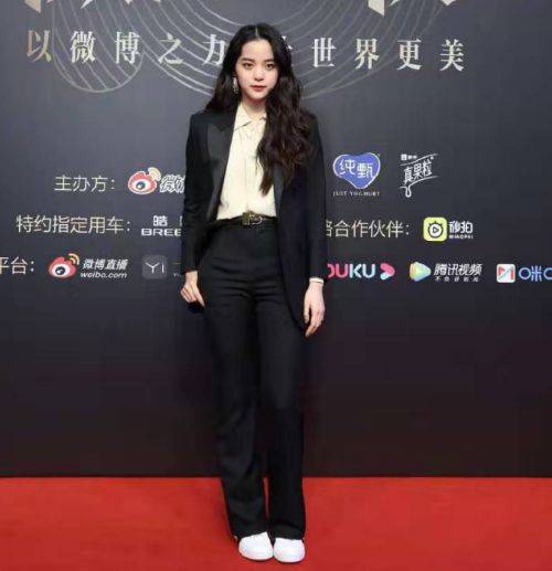 欧阳娜娜身材曝光 7118d39e6fa14658b0daeb77eddf1d24.jpeg