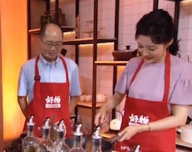 前央视一姐周涛罕现身！无意透露二婚生活，却