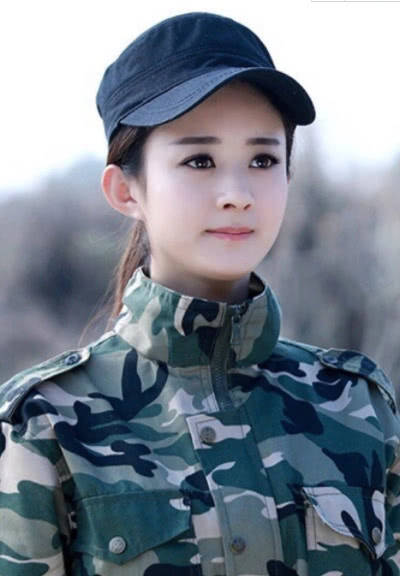 原创女星军装照:杨幂漂亮,关晓彤清秀,看到赵丽颖,是我眼花了吗?