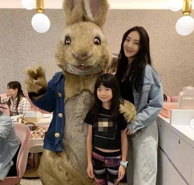 Grace|10岁的她，如今漂亮得不敢认曹格女儿“姐姐”真的变成大姐姐