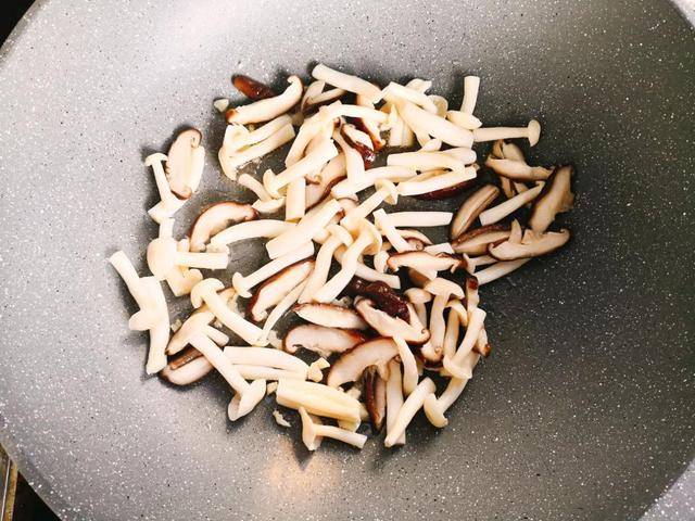 炒什么菜需要鸡精 0b145e8aba22480f9a85dda6fb49ab72.jpeg