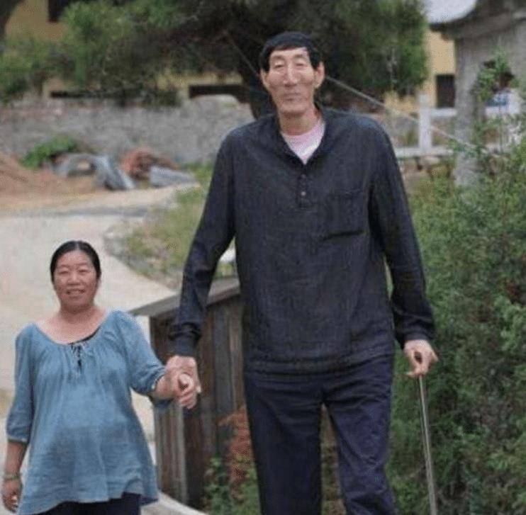 医生|坚持要和老婆生孩子，如今成了这样当年中国第一巨人鲍喜顺不顾医生反对