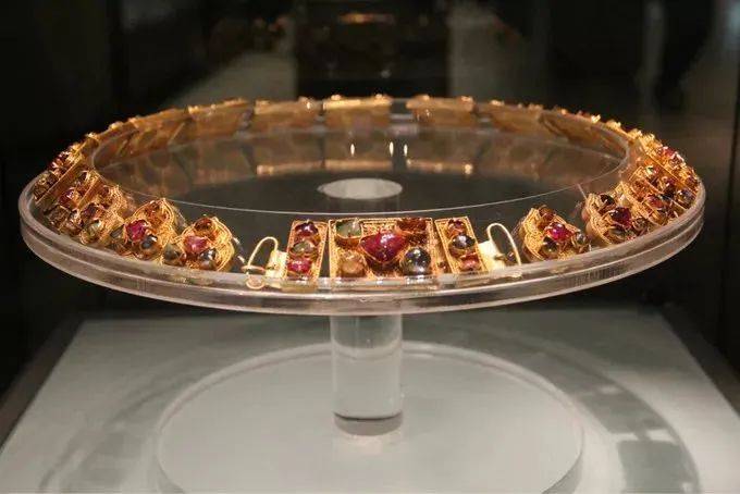 极度奢华的梁庄王古墓—出土5100多件文物